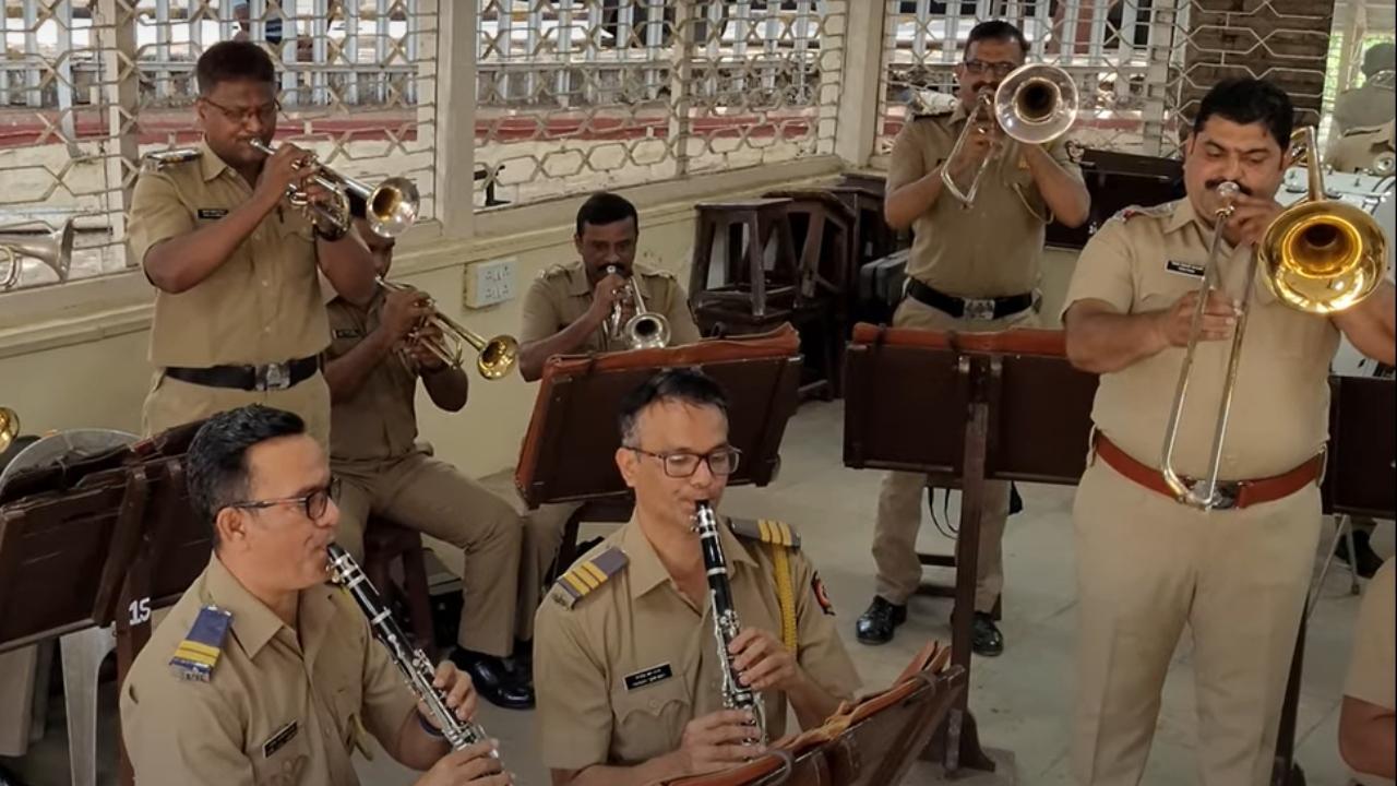 Mumbai Police band plays Egyptian song Ya Mustafa after Srivalli
